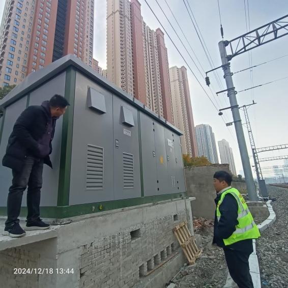 武汉局汉口站道岔融雪箱变成功送电